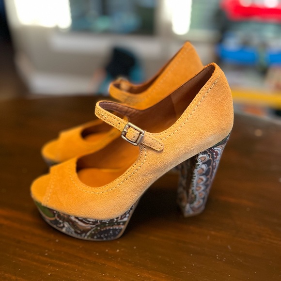 Lucky, Size 8, new, never worn heels - Picture 2 of 6